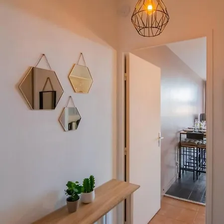 Hyper- Centre, Cosy Entre 2 Gares דירה